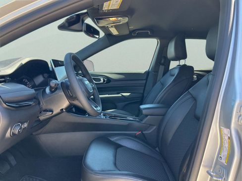 Used 2026 Jeep Compass Latitude w/ Quick Order Package 29K image 9