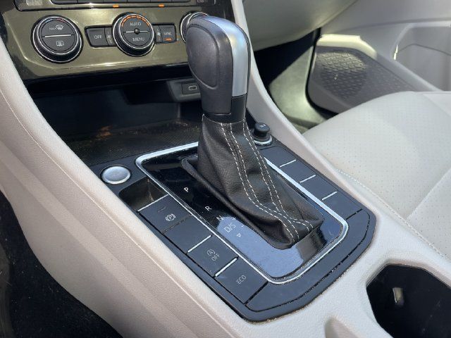 Used 2021 Volkswagen Jetta SE FWD image 20