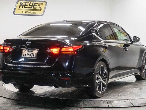 Used 2023 Nissan Altima 2.5 SR w/ SR Premium Package image 4