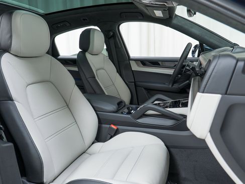 New 2026 Porsche Cayenne Turbo image 28