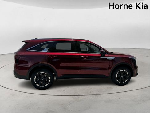New 2025 Kia Sorento S image 3
