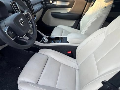 Used 2024 Volvo XC40 B5 Plus w/ Protection Package Premier AWD/4WD image 17
