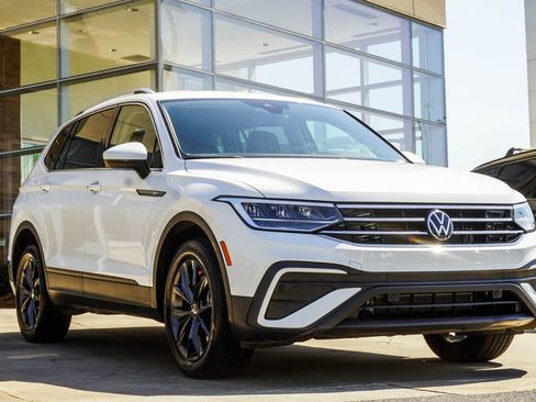 Used 2022 Volkswagen Tiguan SE FWD image 4