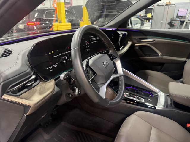 Used 2025 Audi Q5 Premium w/ Convenience Package AWD/4WD image 25