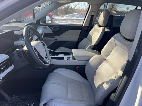 Used 2025 Lincoln Aviator Reserve w/ Equipment Group 201A image 14