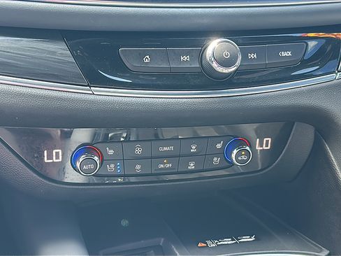 Used 2023 Buick Enclave Premium image 34