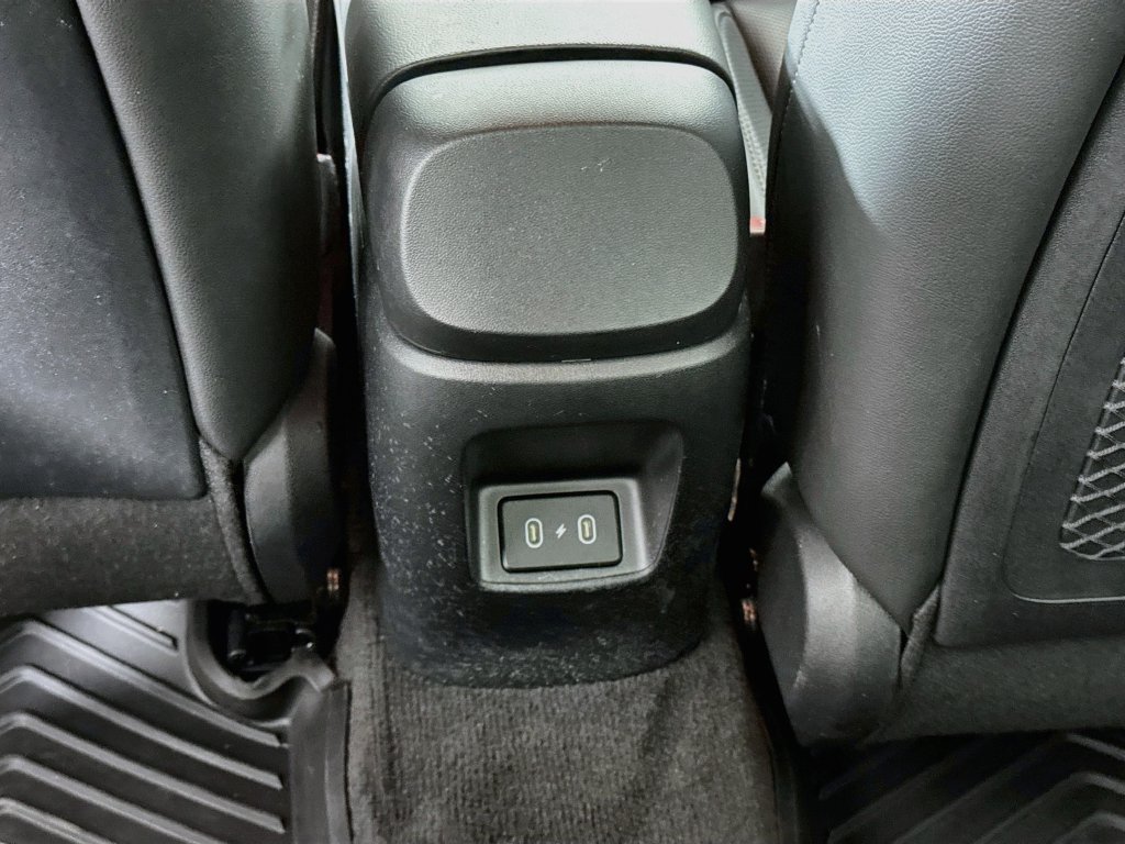 Certified 2025 Hyundai Elantra Limited FWD image 35