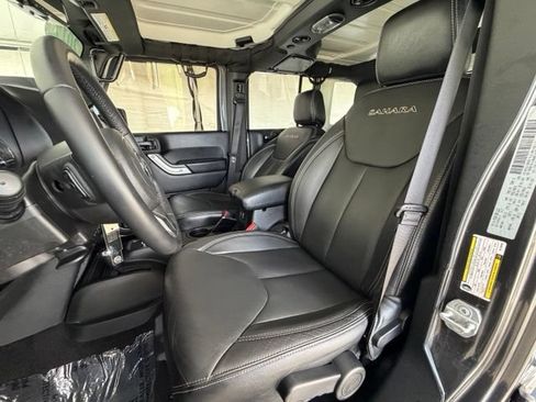Used 2017 Jeep Wrangler Unlimited Sahara w/ Connectivity Group AWD/4WD image 17