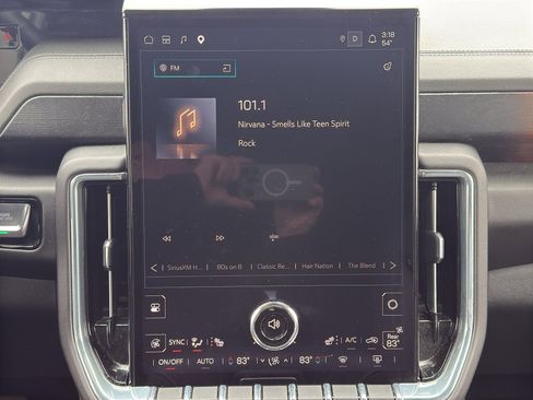 Used 2025 GMC Yukon XL Denali AWD/4WD image 25