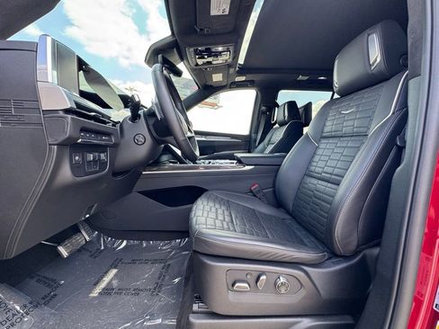 Used 2025 Cadillac Escalade V image 23