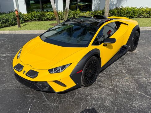 Used 2023 Lamborghini Huracan Sterrato AWD/4WD image 4