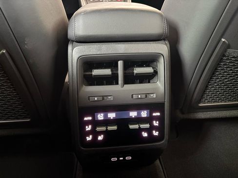 Used 2025 Porsche Macan Electric RWD image 25
