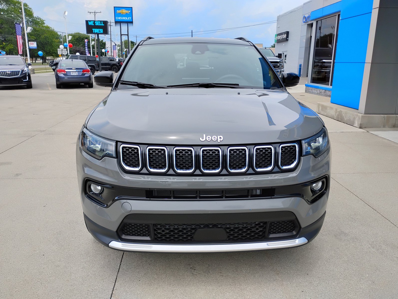Used 2023 Jeep Compass Limited AWD/4WD image 2