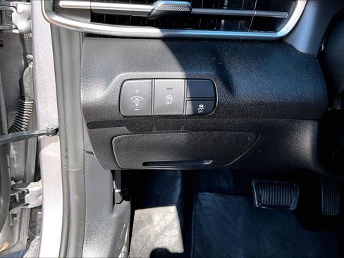 Used 2026 Hyundai Elantra SE FWD image 31