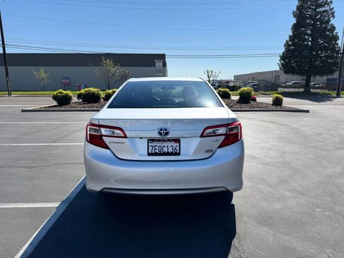 Used 2014 Toyota Camry LE image 6