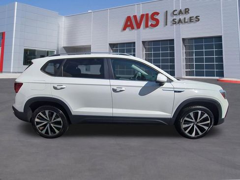 Used 2024 Volkswagen Taos SE image 5