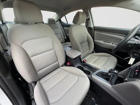 Used 2018 Hyundai Elantra SE FWD image 21