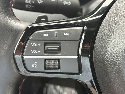 Used 2025 Honda Pilot Black Edition image 31