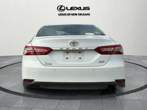 Used 2018 Toyota Camry XLE image 6