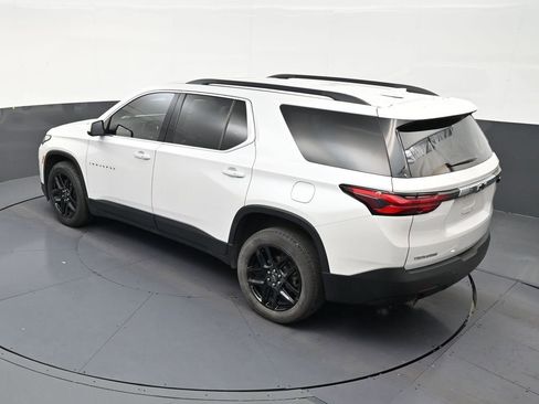 Used 2022 Chevrolet Traverse LT FWD image 14