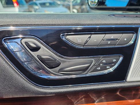 Used 2019 Lincoln Navigator Reserve AWD/4WD image 21