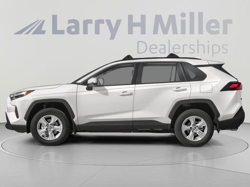 Used 2022 Toyota RAV4 XLE AWD/4WD image 3