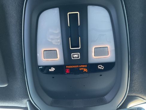 Used 2024 Volvo XC40 B5 Core image 20