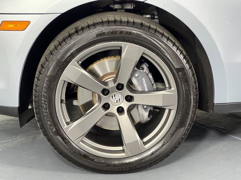 Certified 2025 Porsche Macan image 32