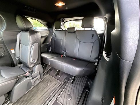 Used 2025 Toyota Sienna Platinum AWD/4WD image 16