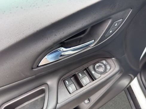 Used 2018 Chevrolet Equinox LT FWD image 10