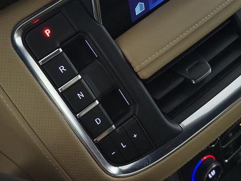 Used 2023 Chevrolet Tahoe Premier RWD image 33