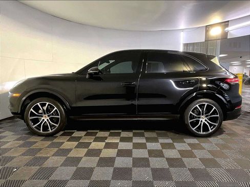 Certified 2023 Porsche Cayenne Platinum Edition AWD/4WD image 2