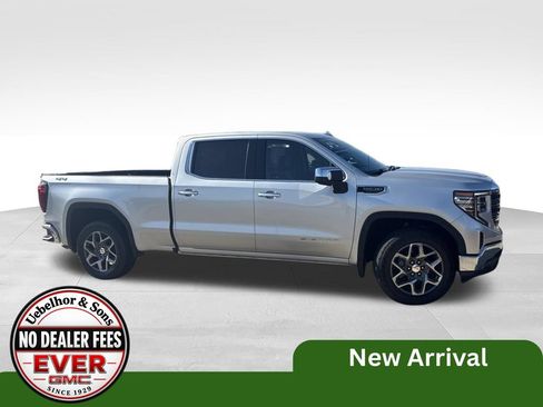 Used 2022 GMC Sierra 1500 SLT w/ SLT Convenience Package AWD/4WD image 5