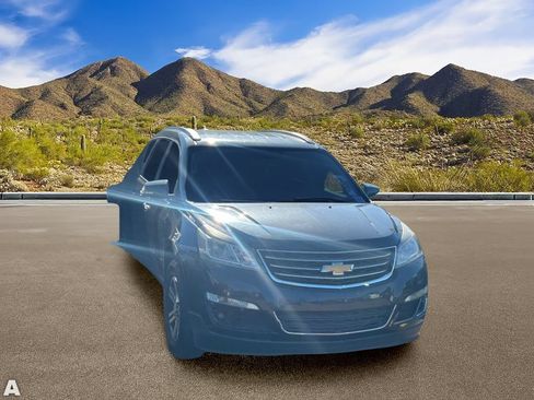 Used 2016 Chevrolet Traverse LT w/ Style and Technology Package FWD image 5