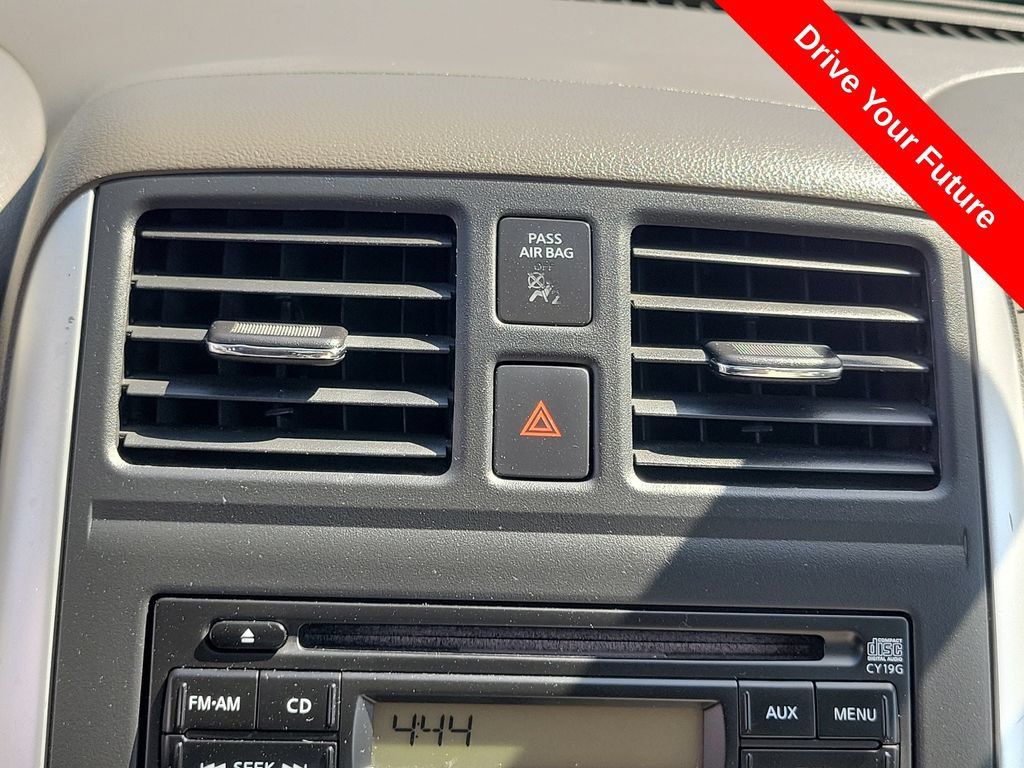 Used 2014 Nissan Versa SV FWD image 14