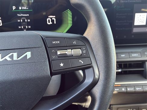 Used 2025 Kia K4 image 28