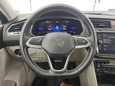 Used 2023 Volkswagen Tiguan SE w/ Panoramic Sunroof Package AWD/4WD image 18
