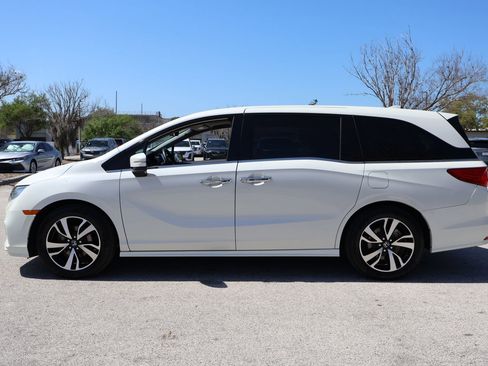Used 2018 Honda Odyssey Elite image 2