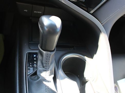 Used 2022 Toyota Camry SE w/ Carpet Mat Package (TMS) image 44