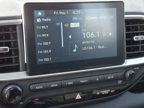 Certified 2025 Hyundai Venue SEL FWD image 16