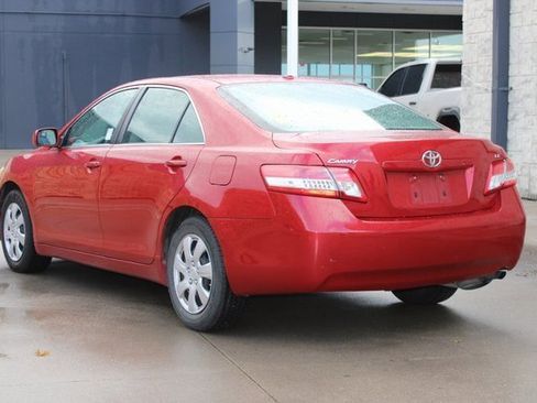 Used 2010 Toyota Camry image 3