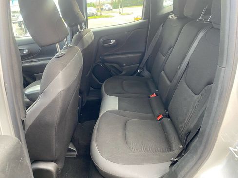 Used 2019 Jeep Renegade Altitude w/ Quick Order Package 2XM image 10