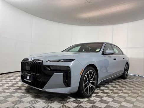Used 2024 BMW 740i xDrive w/ Premium Package AWD/4WD image 3