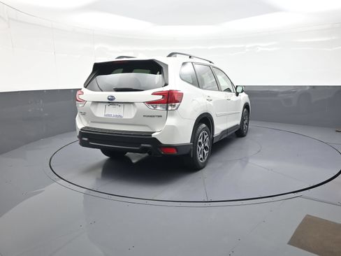 Used 2019 Subaru Forester Premium w/ All-Weather Package AWD/4WD image 3