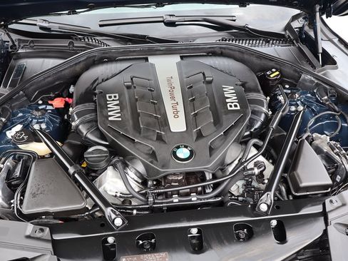 Used 2015 BMW 750Li RWD image 41