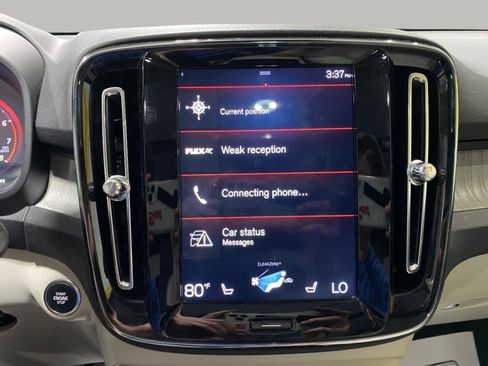 Used 2019 Volvo XC40 T4 Inscription image 11