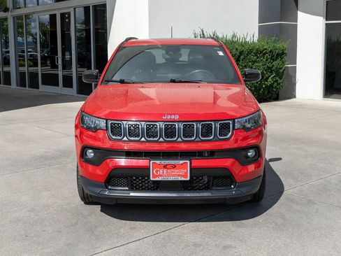 Used 2023 Jeep Compass Latitude w/ Sun and Sound Group AWD/4WD image 2