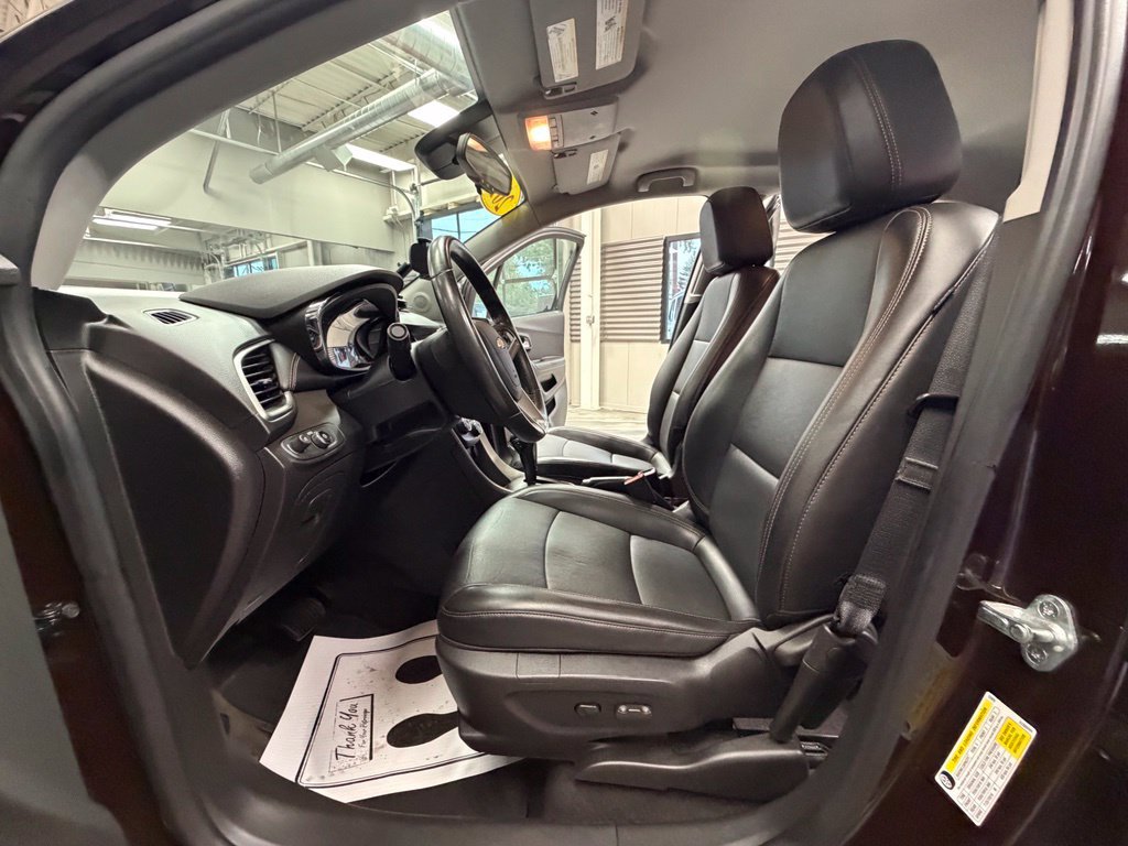 Used 2021 Chevrolet Trax LT w/ Premium Seat Package AWD/4WD image 53