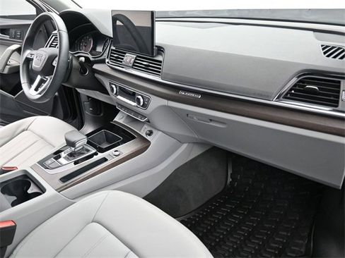 Used 2024 Audi Q5 2.0T Premium image 27
