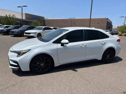 Used 2024 Toyota Corolla SE w/ Convenience Package FWD image 1